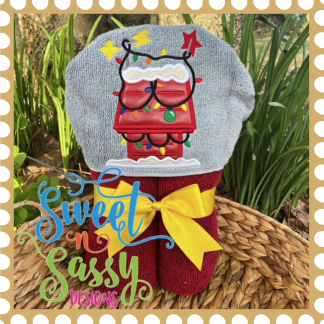 Peanut Christmas Dog House